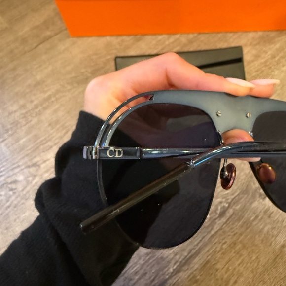 DIOR AVIATOR SUNGLASSES - Picture 3 of 4